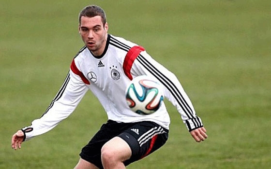   مصر اليوم - هامبورغ الألماني يضم لاسوغا ويبيع كالهانوغلو