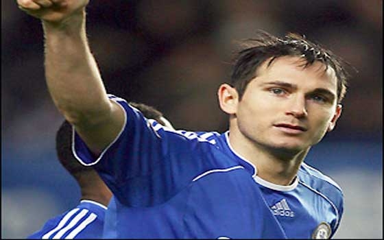   مصر اليوم - لامبارد يرافق ديفيد فيا في نيويورك سيتي الأميركي