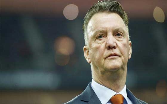   مصر اليوم - فان جال أبلغ ديبوي بانتظار عرض من مانشستر يونايتد