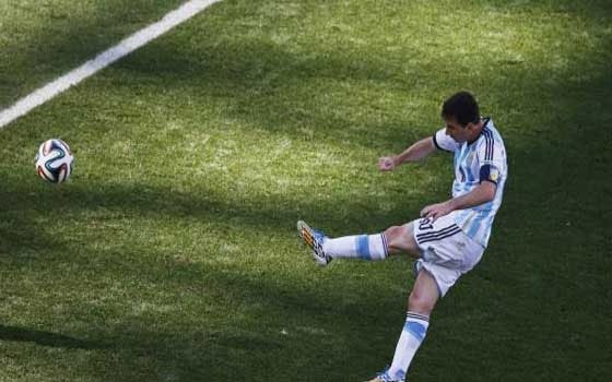   مصر اليوم - بارتوميو: ليونيل ميسي سيقود ثورة برشلونة ولن يرحل أبدًا