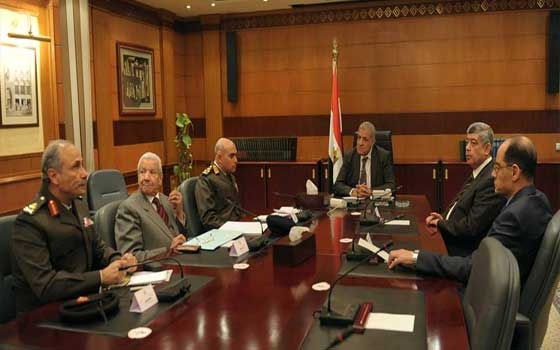   مصر اليوم - محلب يكشف عن صياغة إستراتيجيَّة وطنيَّة لمنع جميع أشكال العنف ضد المرأة