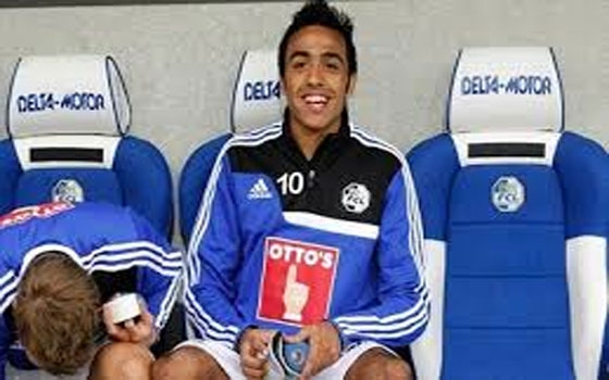   مصر اليوم - محمود عبدالمنعم يعتذر لجماهير  غراسهوبرز عن واقعة الطرد