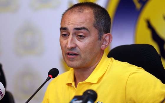   مصر اليوم - الواكد يشيد بقدرات الإسباني كانيدا ويثق في قيادته للنصر لمنصات التتويج