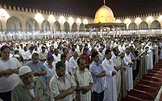   مصر اليوم - مساجد الأقصر تودع شهر رمضان في يومه الأخير بعبارات التوحيش