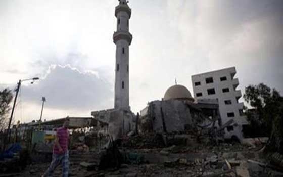   مصر اليوم - القوات الإسرائيلية تدمر منزل إسماعيل هنية ومساجد في غزة