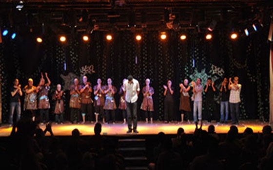   مصر اليوم - فريق صحرا الجزائري  يُغني الراي على مسرح ساقية الصاوي