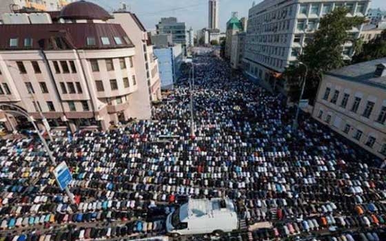   مصر اليوم - المسلمون في النمسا يحتفلون بأول أيام عيد الفطر المبارك