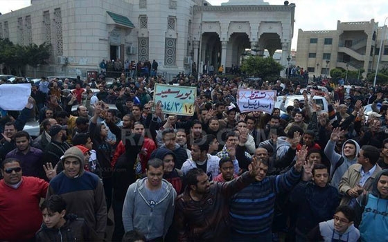 مصر اليوم - أنصار الإخوان يُنظِّمون مسيرة للمطالبة بعودة مرسي في بورسعيد