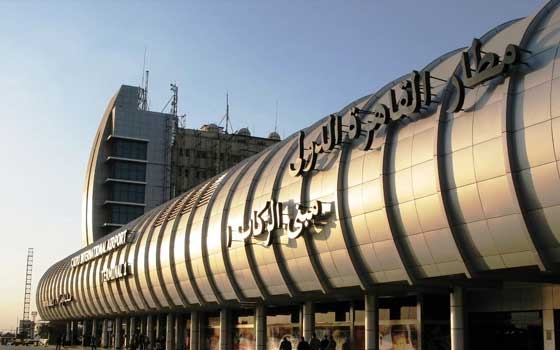   مصر اليوم - ضبط راكب سوداني أثناء محاولته تهريب عملات أثرية في مطار القاهرة