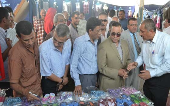   مصر اليوم - محافظ الإسماعيلية يفتتح معرض مستلزمات وملابس عيد الفطر