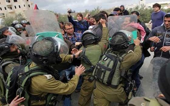   مصر اليوم - إصابة عشرات الفلسطينيين في مواجهات مع القوات الإسرائيلية