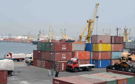   مصر اليوم - وصول شحنتي سولار ومازوت الي ميناء الأسكندرية