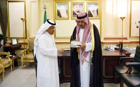 مصر اليوم - وكيل إمارة نجران يتسلم إصدارات نادي نجران الأدبي