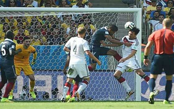   مصر اليوم - الصحف الألمانية تشكر المدافع هوملس