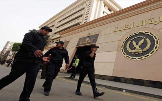 مصر اليوم - ضبط شخص اثناء محاولته الهروب بعد تفجيرات العباسية