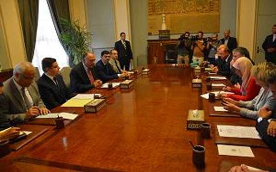   مصر اليوم - باريس تساند القاهرة في حربها ضد الإرهاب وترحب بعودتها إلى الإتحاد الأفريقي