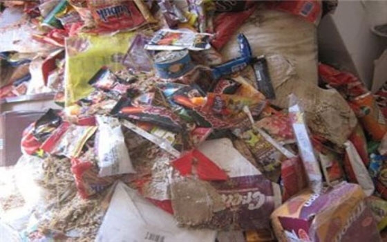 مصر اليوم - حماية المستهلك تتلف 15 طن مواد غذائية في الخليل