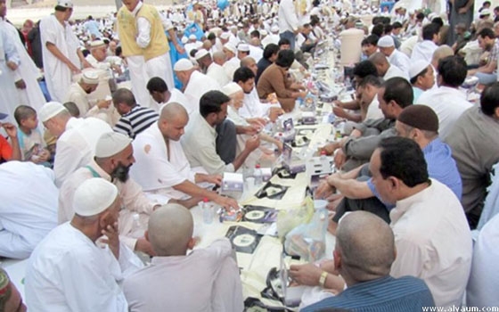   مصر اليوم - الإحسان توزع 10 آلاف وجبة إفطار صائم داخل الحرم وساحاته يومياً