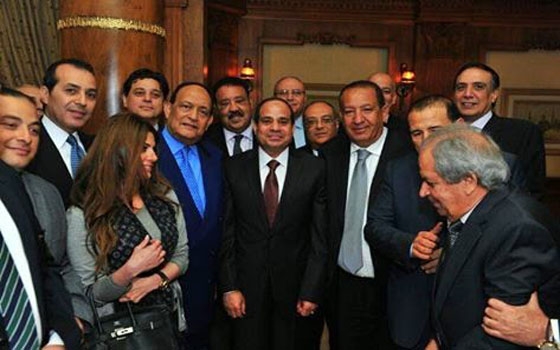   مصر اليوم - السيسي يستعرض الإحتياجات الإستثمارية في المرحلة المقبلة مع مجموعة من رجال الأعمال المصريين