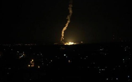   مصر اليوم - الطيران الاسرائيلي يقصف منزل القيادي البارز في حماس محمود الزهار