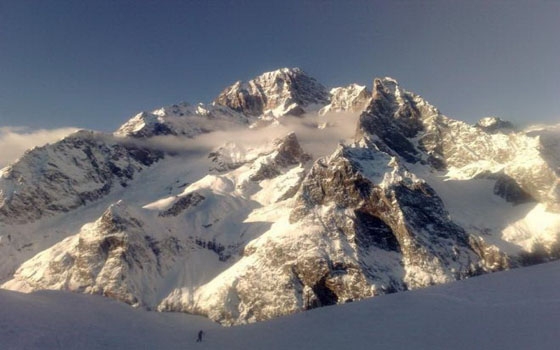   مصر اليوم - العثور على جثمان متسلق جبل جليد بعد 32 عامًا