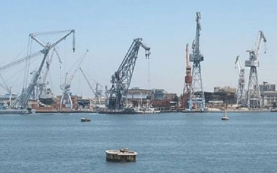   مصر اليوم - 43 سفينة عبرت المجرى الملاحي لقناة السويس الأربعاء