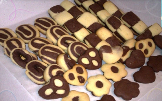   مصر اليوم - بسكويت الشطرنج والحلازونى والقلوب