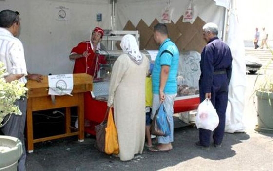   مصر اليوم - إقبال كبير على سوق التضامن للاتحاد العام للعمال الجزائريين