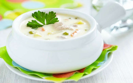   مصر اليوم - شوربة الكريمة بالبطاطس والبسلة