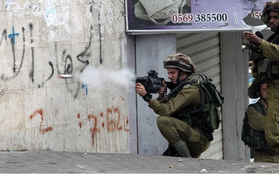   مصر اليوم - مواجهات عنيفة في القدس  وإصابات في إشتباكات مع قوات الإحتلال في الخليل