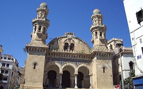   مصر اليوم - إعادة فتح جامع كتشاوة للمصلين في ظرف 12 شهراً