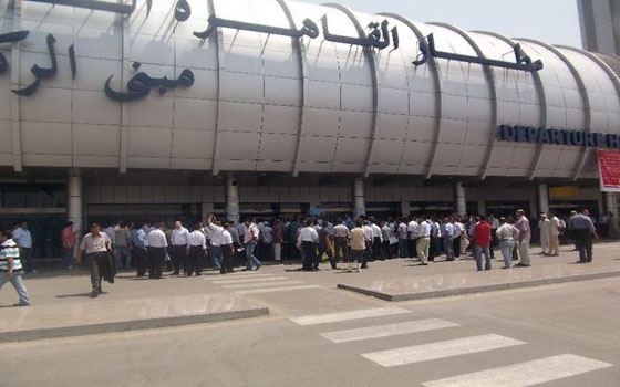 مصر اليوم - ترحيل أسرة سورية حاولت السفر إلى باريس بجوازات مزورة