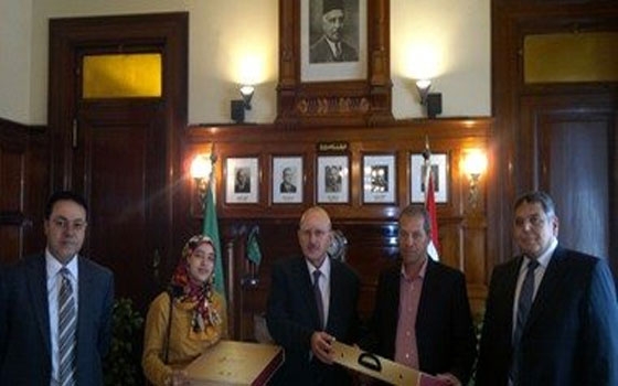   مصر اليوم - بنك مصر يكرم المخترعة الصغيرة