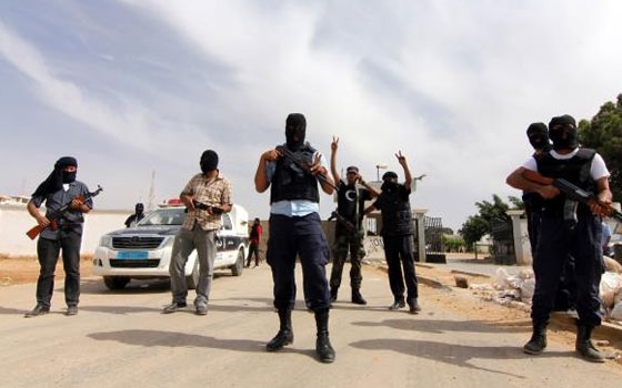   مصر اليوم - 16قتيلاً في اشتباكات بين الجيش ومجموعات مسلحة في بنغازي