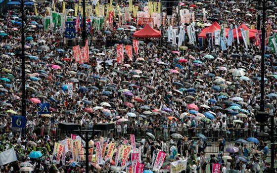   مصر اليوم - أكثر من نصف مليون متظاهر في هونغ كونغ للمطالبة بالديموقراطية