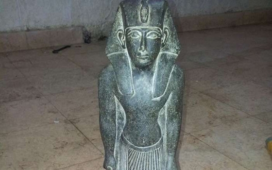 مصر اليوم - توقيف عضو مجلس شورى سابق حاول بيع تمثال فرعوني في سوهاج