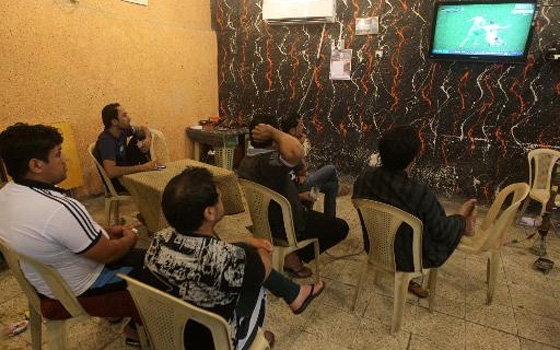   مصر اليوم - مونديال البرازيل يعيد العراقيين إلى المقاهي
