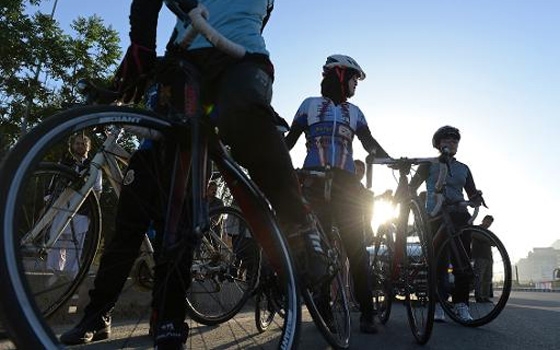   مصر اليوم - شابات أفغانيات يتقن إلى الحرية يركبن الدراجات الهوائية