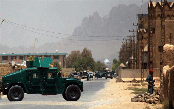   مصر اليوم - السفير الأميركي في كابول يدين إغتيال أحد أقارب الرئيس الأفغاني