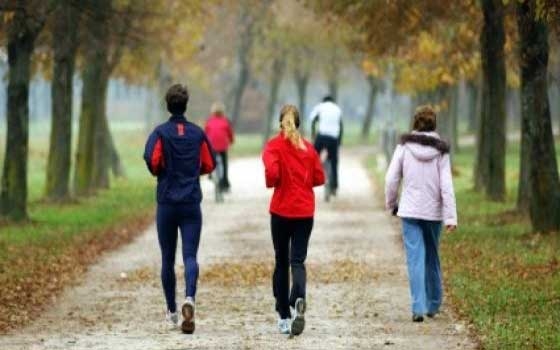   مصر اليوم - أخصائية تنصح الصائمين بممارسة المشي قبل الإفطار بساعة وربع