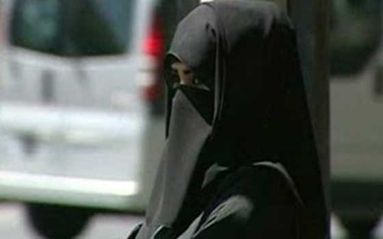   مصر اليوم - فرنسا تحظر النقاب بحكم قضائي