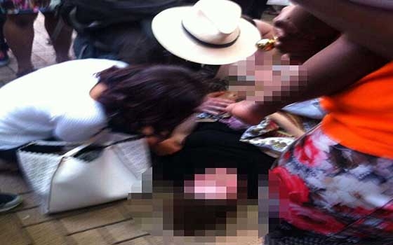   مصر اليوم - بريطانية تضع طفلها أمام مركز تجاري