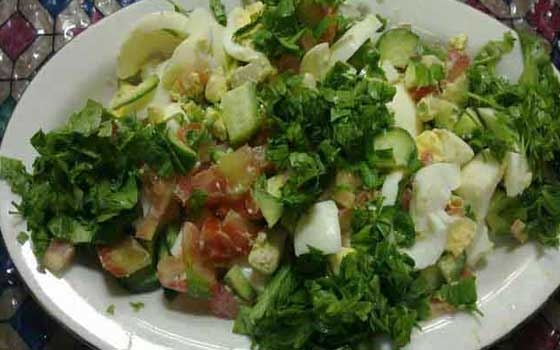   مصر اليوم - بيض مع سلطة زبادى