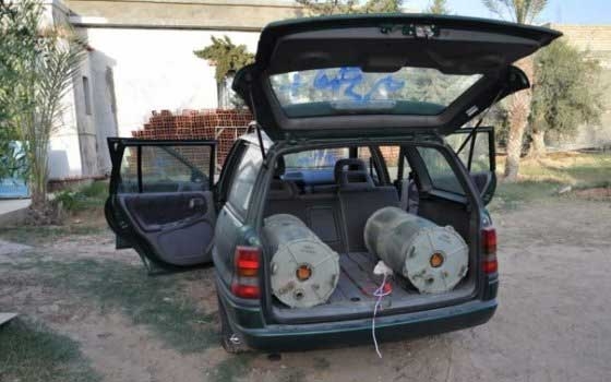   مصر اليوم - إبطال مفعول 3 سيارات مفخخة بالقرب من مقر اللواء الأول مشاة حرس الحدود في طرابلس