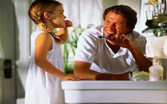   مصر اليوم - واحد من بين كل أربعة أباء مشغول عن الاهتمام بتنظيف أسنان أطفاله