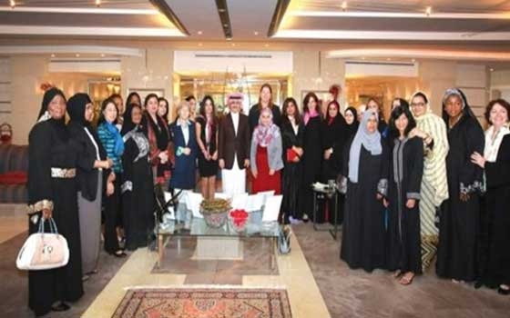   مصر اليوم - جمعية زوجات رؤساء البعثات الدبلوماسية باليمن توزع مساعدات على الفقراء