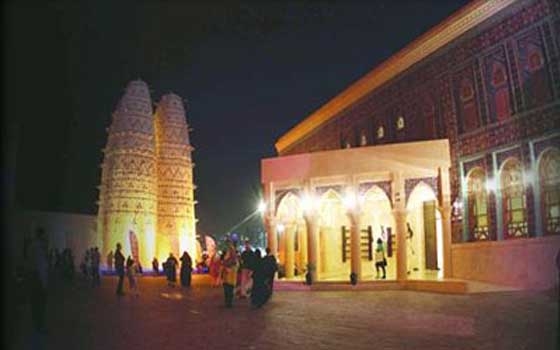   مصر اليوم - سوق كتارا الثقافي يستقطب الزوار خلال شهر رمضان