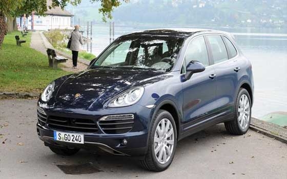   مصر اليوم - سيارة بورش للاعب الجزائر الذي سجل هدفًا في مرمى ألمانيا