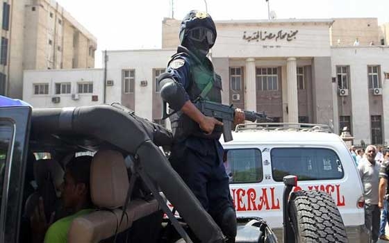   مصر اليوم - تشديد الإجراءات الأمنية في الذكرى الأولى لعزل مرسي