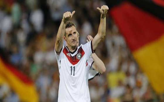   مصر اليوم - فيض من الهدايا والخصومات في المتاجر الألمانية بمناسبة المونديال